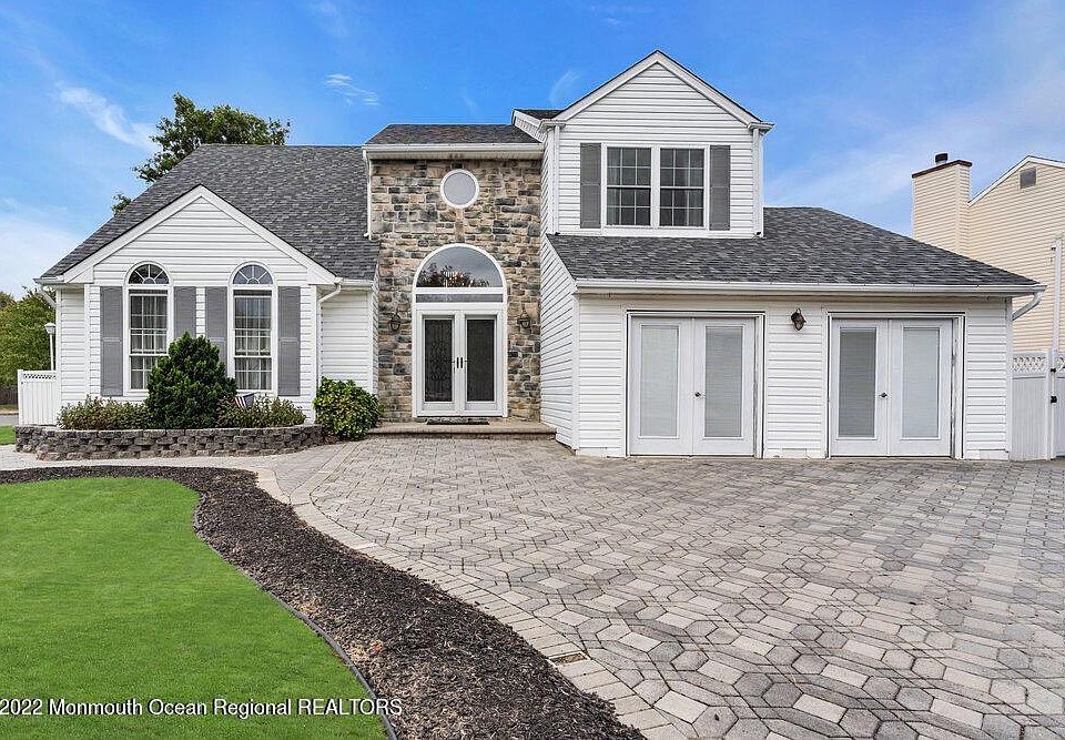 1st image of 137 Canis Dr