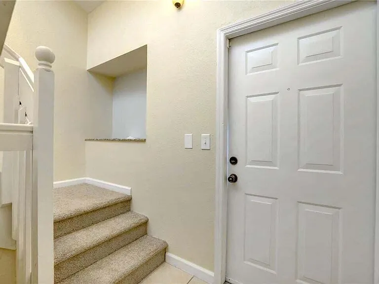 231 SW Palm Dr #207 — Photo 3