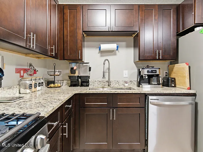 2616 W Angela Cir — Photo 10