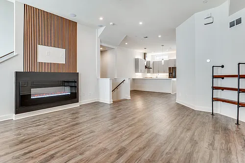1813 Park Ave #104 Photo 1