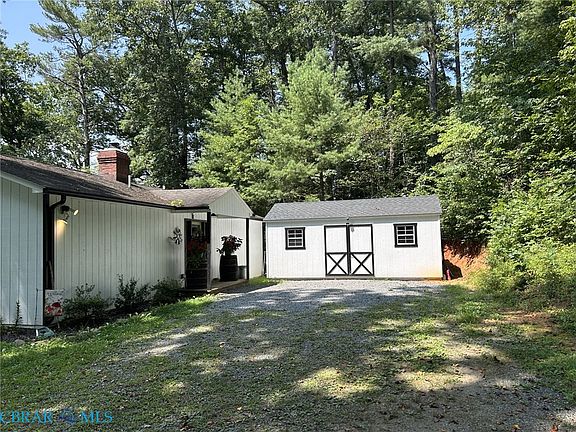 3rd image of 136 Wolftown Hood Rd