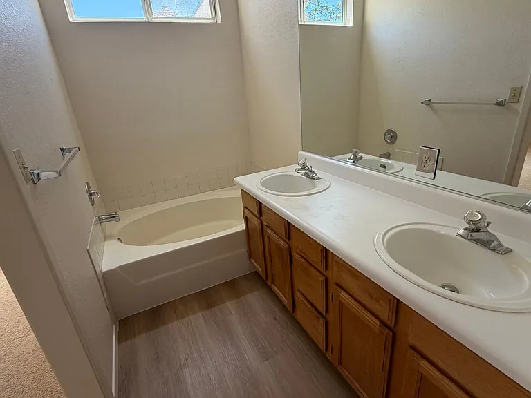 1328 Maplegrove Cir — Photo 19