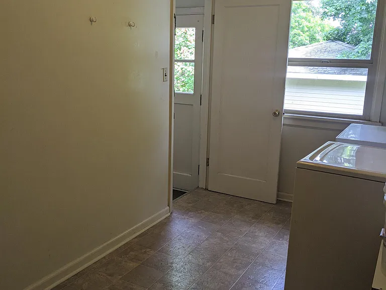 414 S 12th Ave — Photo 25