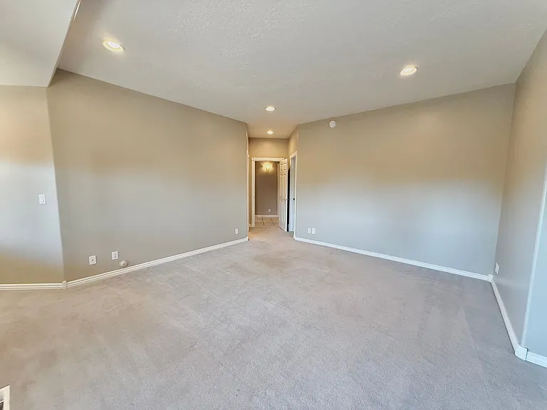 825 N Capitol Blvd — Photo 35