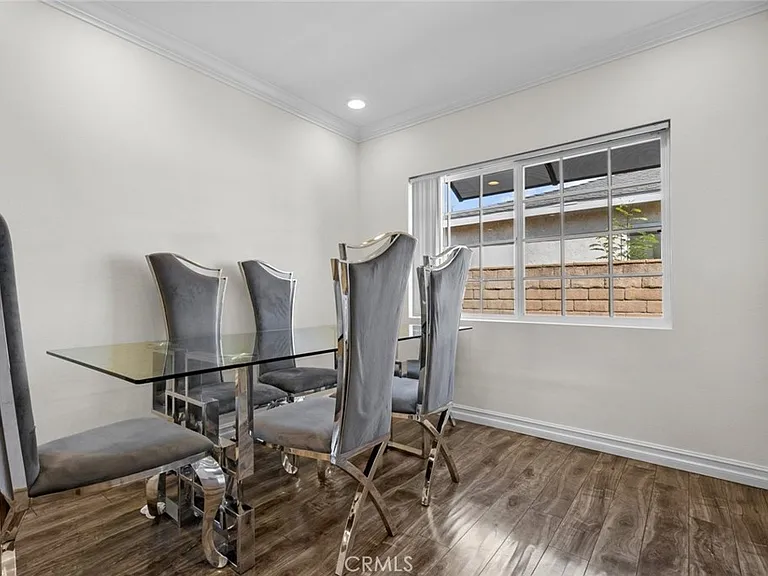 11252 Saticoy St — Photo 8