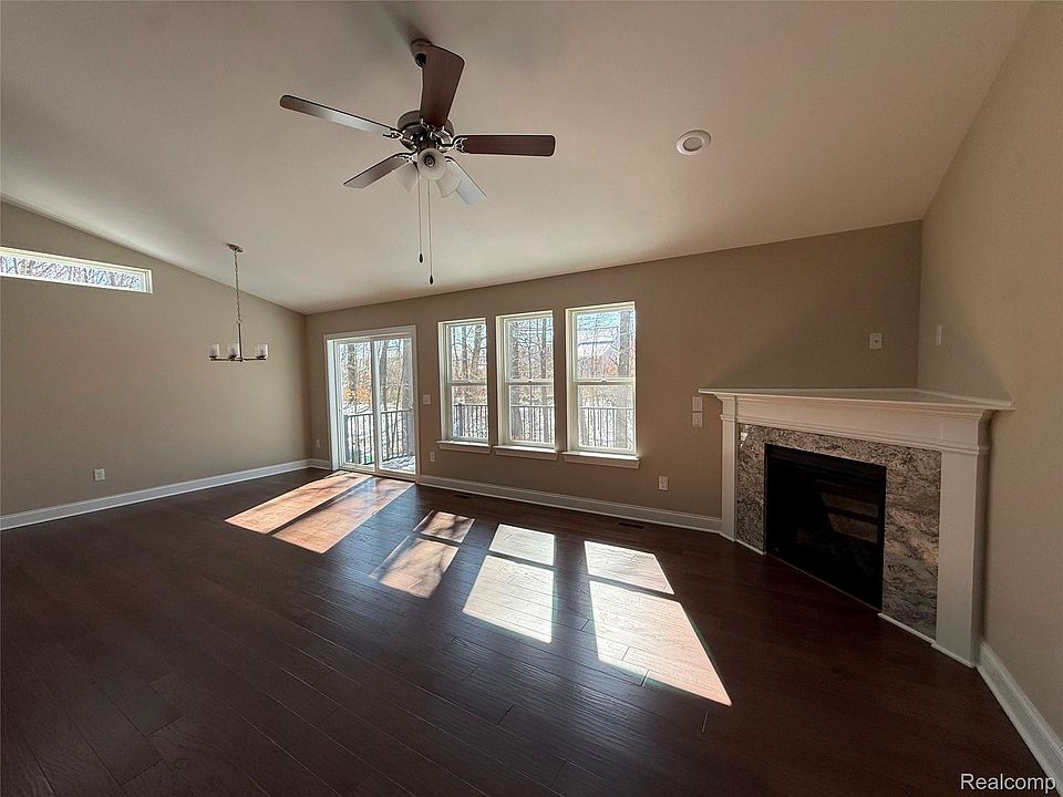 1079 Camellia Cir #33, photo 6