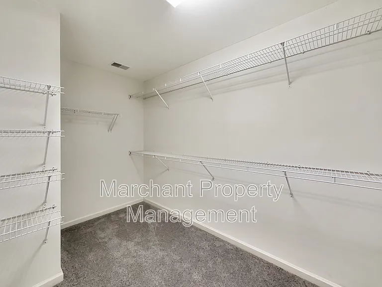 15 Silverthorn Ct — Photo 37