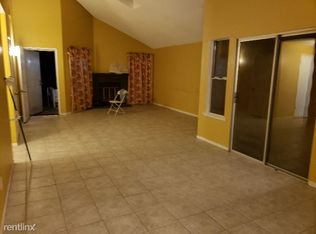 2465 N Knoll Ave, Fresno, CA 93722