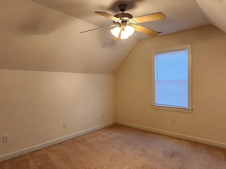 302 Savannah Dr — Photo 20