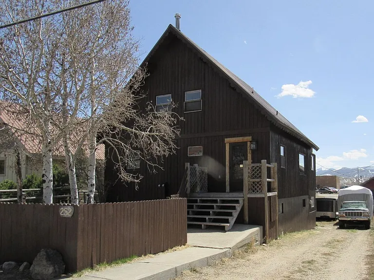 252 W Garnet Ave — Photo 1