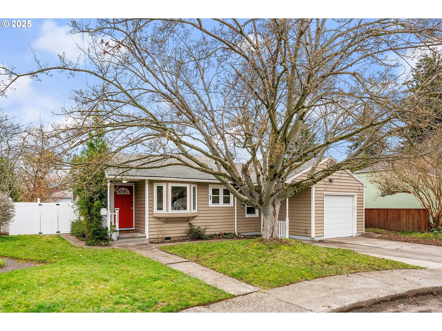 5950 SE Tibbetts St photo 1