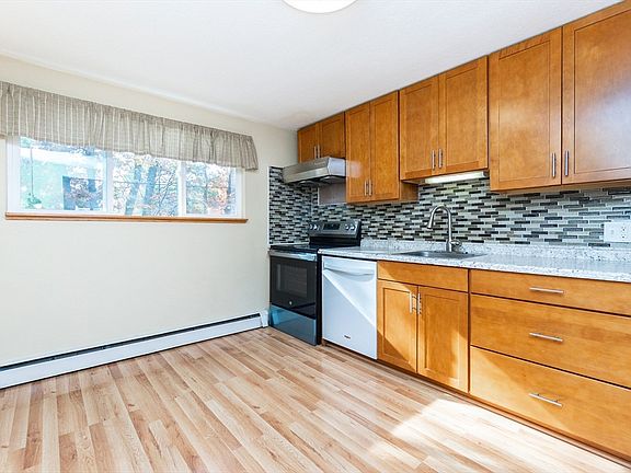 4th image of 8 Woodcrest Ct APT 4