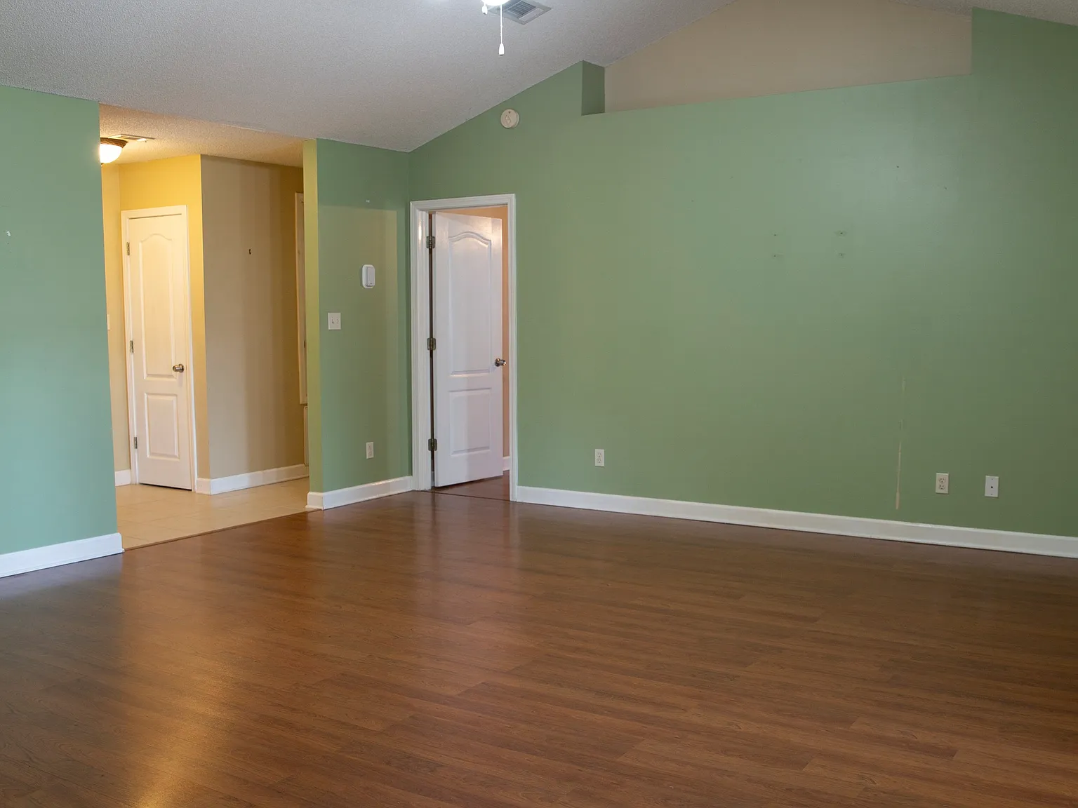 3 bed, 1999 sqft, $2,400 — Photo 4