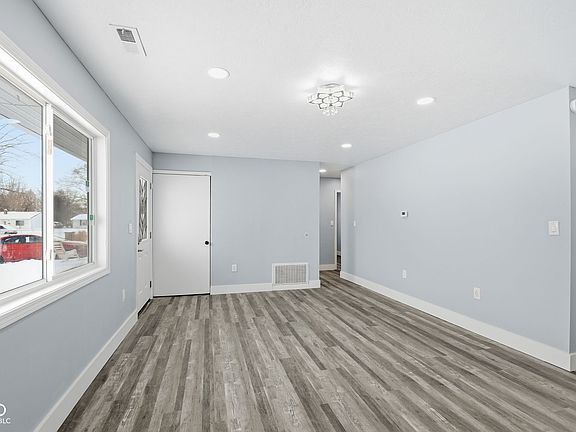 5th image of 3532 N Lawndale Ave