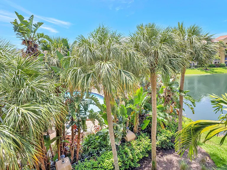 800 Uno Lago Dr #302 — Photo 4