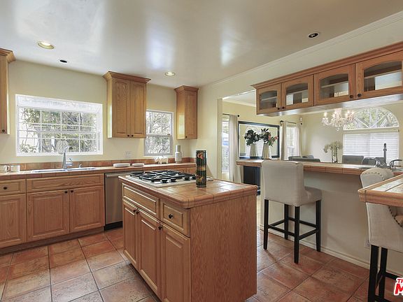 5th image of 237 N Arden Blvd