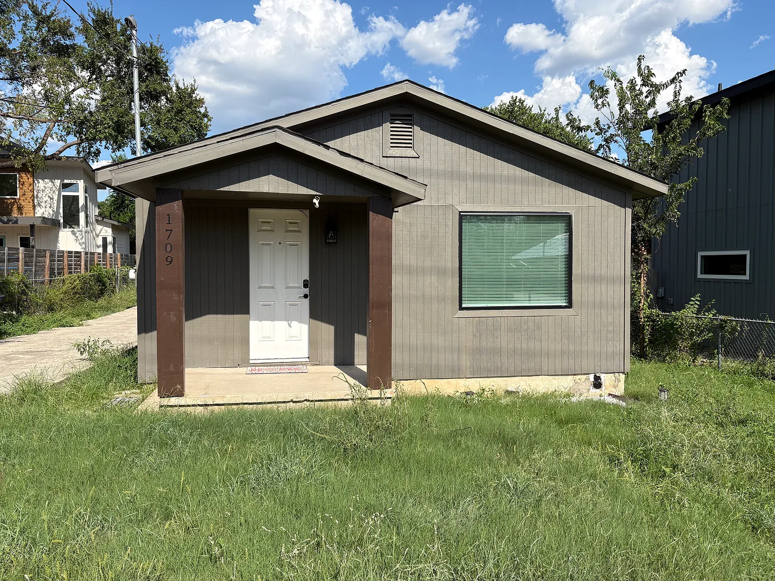 2 bed, 704 sqft, $1,850 — Photo 1