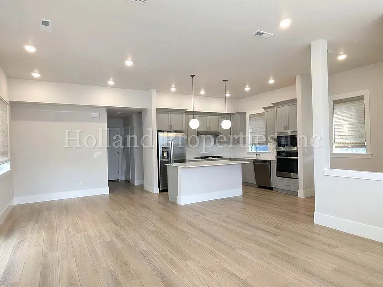 13728 SW 166th Ave — Photo 3