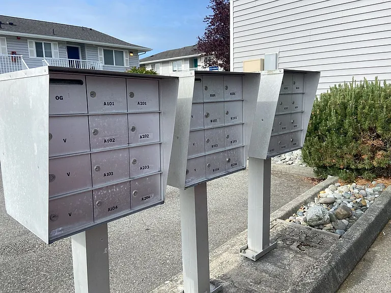 Borders Edge Apartments - Whidbey Ave — Photo 12