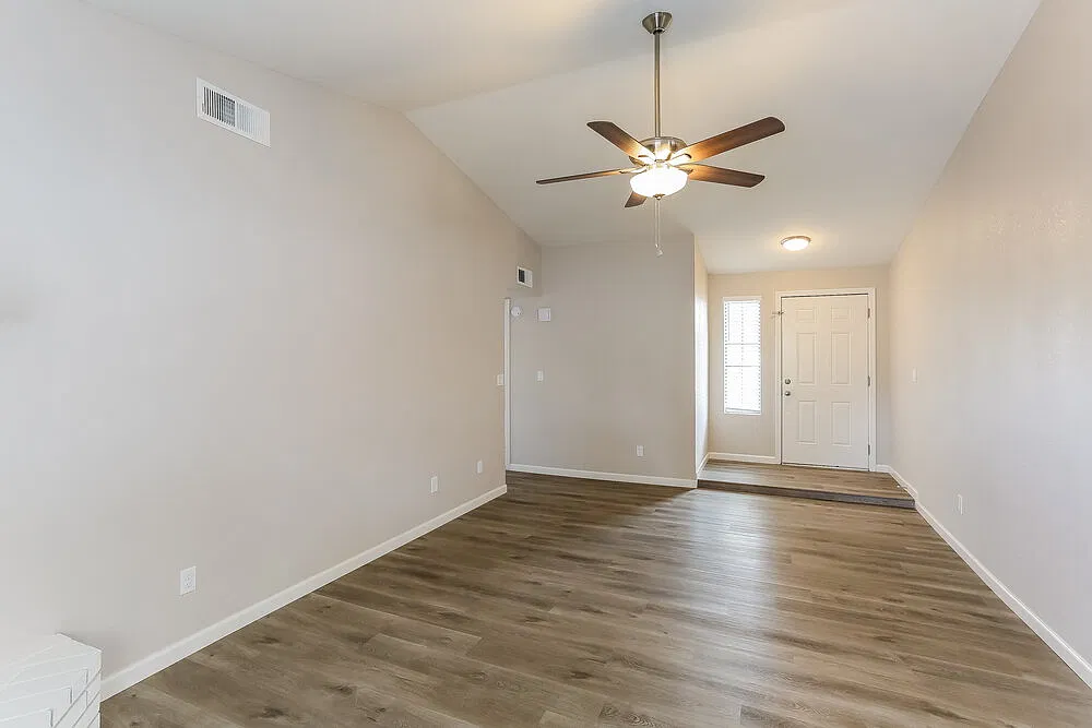 3 bed, 2.0 bath, 1283 sqft, $2,125 — Photo 4