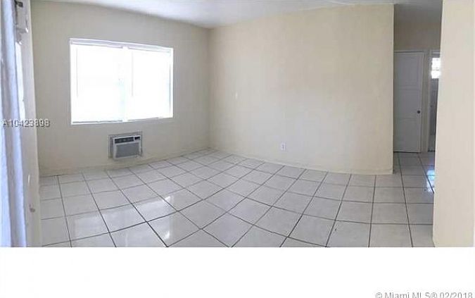 2nd image of 1946 Pierce St APT 2