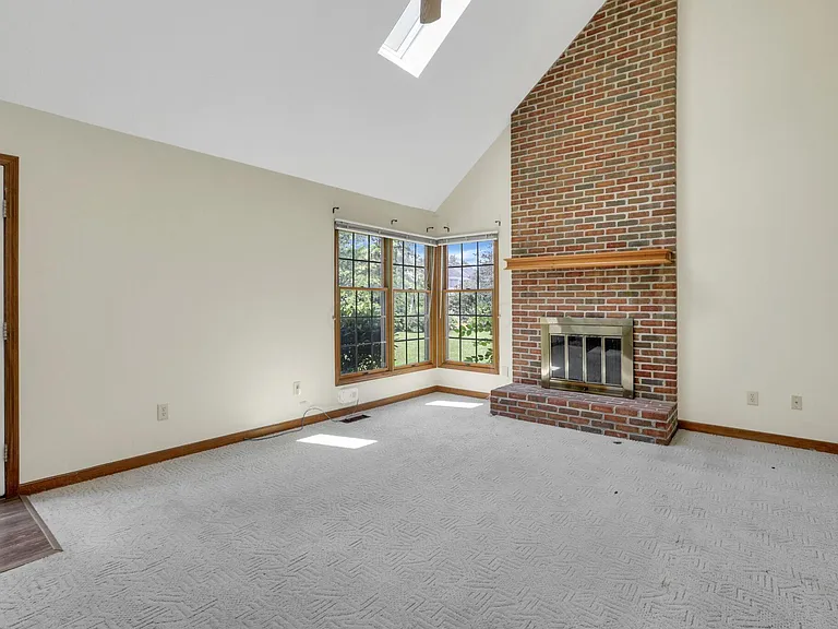 7641 Finbarr Ct — Photo 16