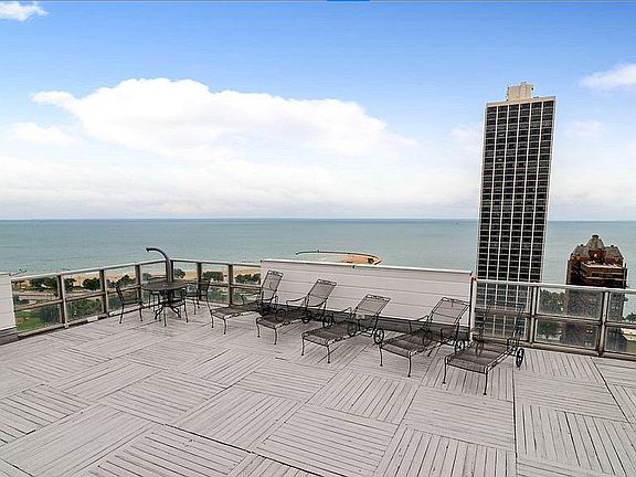 4th image of 1555 N Dearborn Pkwy APT 18E