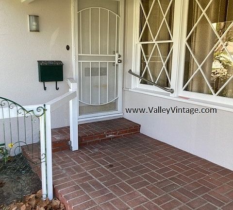 2nd image of 4912 Van Noord Ave