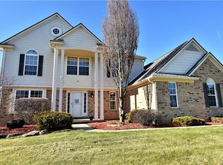 27 Pondridge Dr, Pinckney, MI 48169