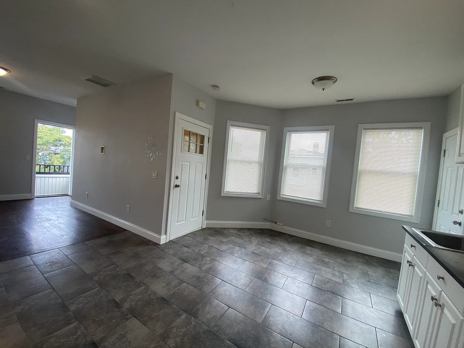 2 bed, 1100 sqft, $1,997 — Photo 4