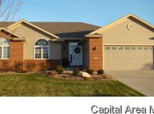 1090 Ravina Dr, Chatham, IL 62629