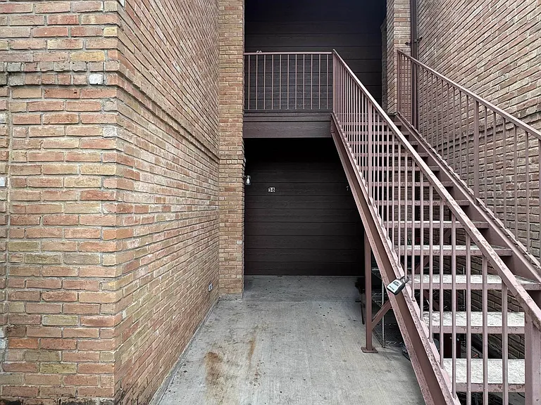 203 Martingale Ln #58 — Photo 2