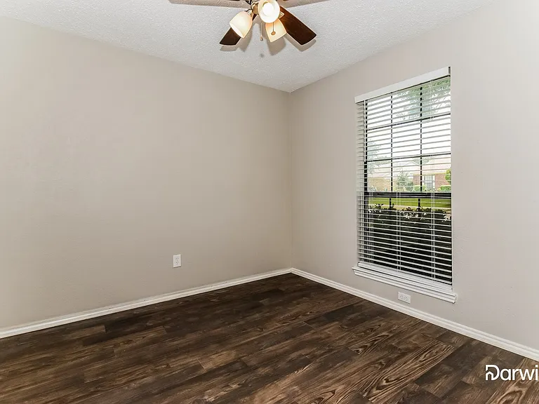 1007 Courtney Dr — Photo 12