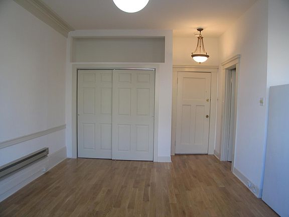 5th image of 909 Page St APT 6