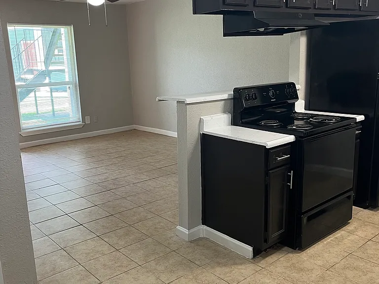 Henderson Grove Apartments — Photo 15