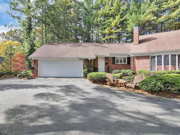 208 Tanglewood Dr