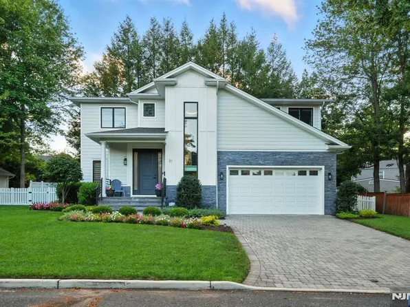 31 Holly Ln, Cresskill, NJ 07626