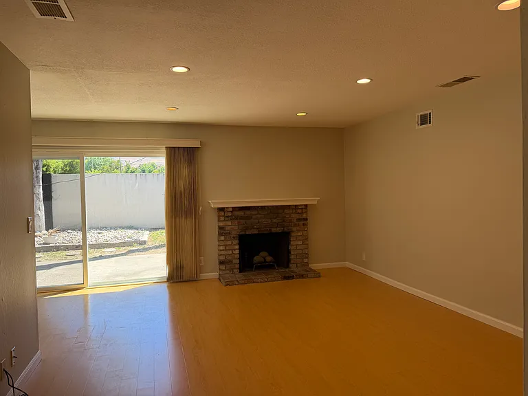 7378 Phinney Way — Photo 6