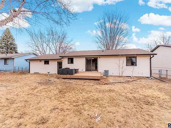 3rd image of 5813 W Pebble Creek Rd