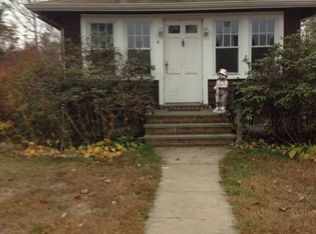 4 S Bay Rd, Amityville, NY 11701