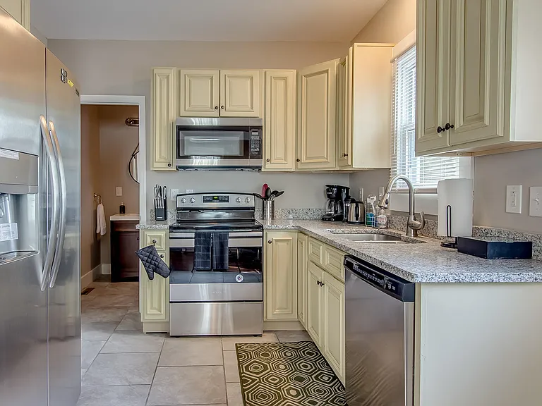 113 Lucile St — Photo 11