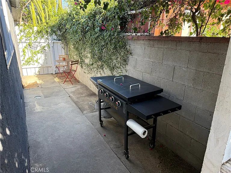 7358 Riverton Ave — Photo 13