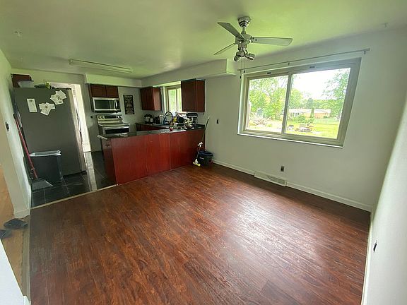 5th image of 7457 Robin Dr