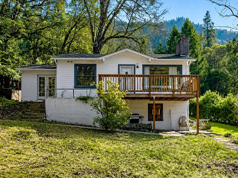 7945 Rogue River Hwy