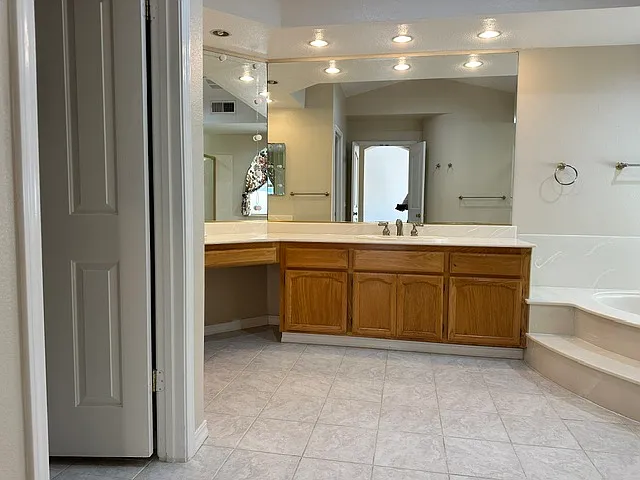 353 Silverlake Ct — Photo 18
