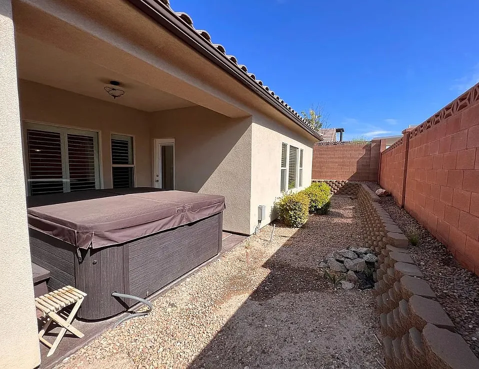 4 bed, 2498 sqft, $2,850 — Photo 2