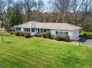 73 Old Stonehouse Dr, Bedminster, NJ 07921