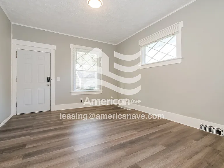797734_004_wm_-_living_room_13251486.jpg