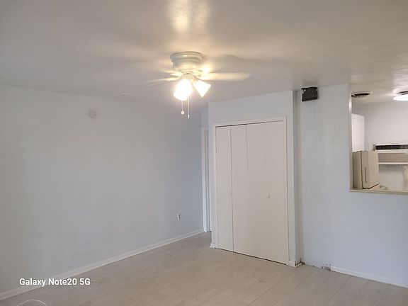 4th image of 1133-1137 Martha Dr #1135