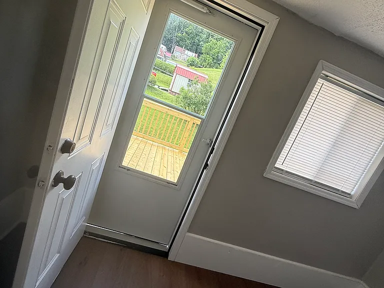 2042 Lee Ave — Photo 15